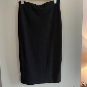 Ribbed fitted midi skirt